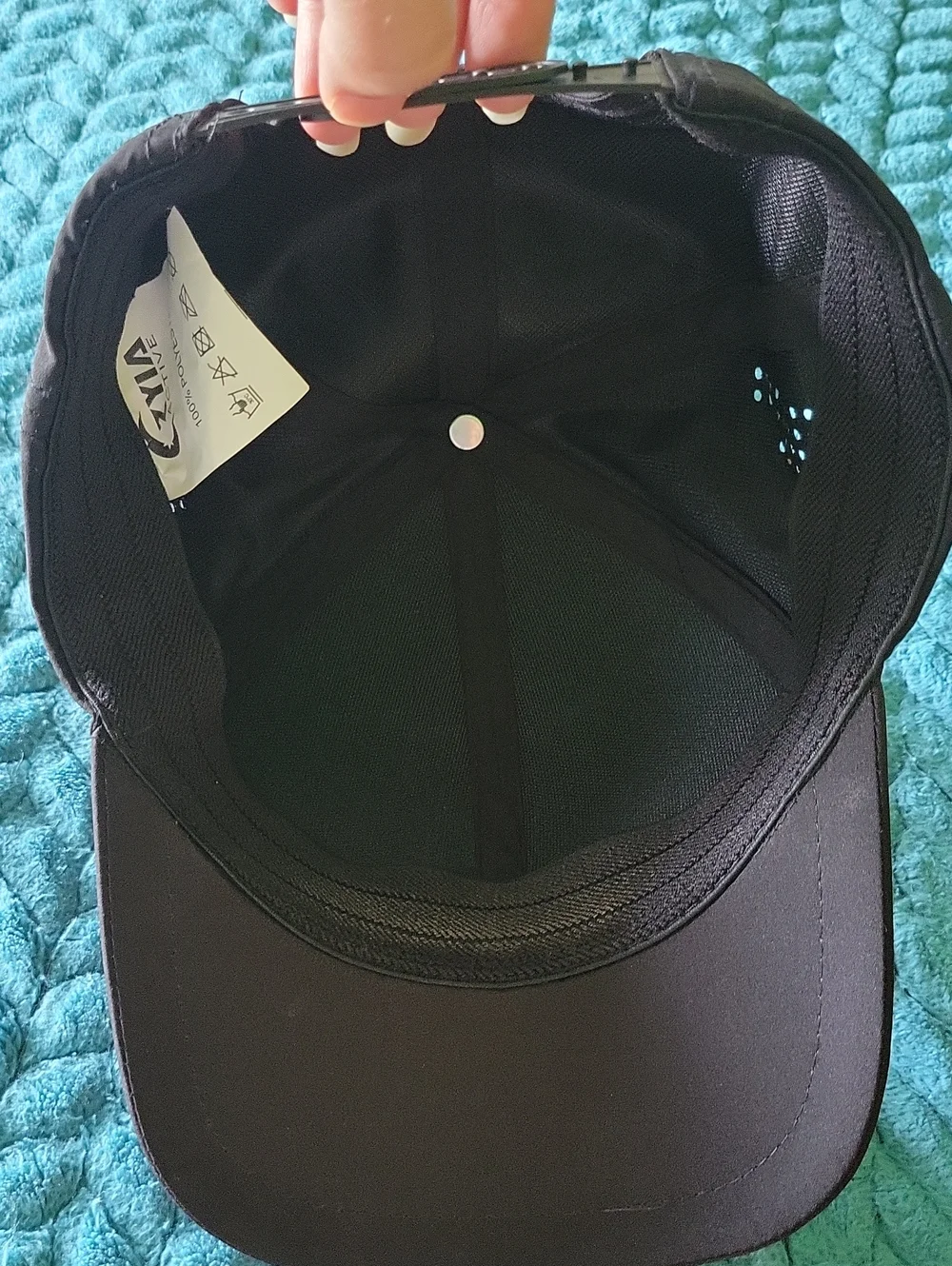 Zyia Black Chill Hat